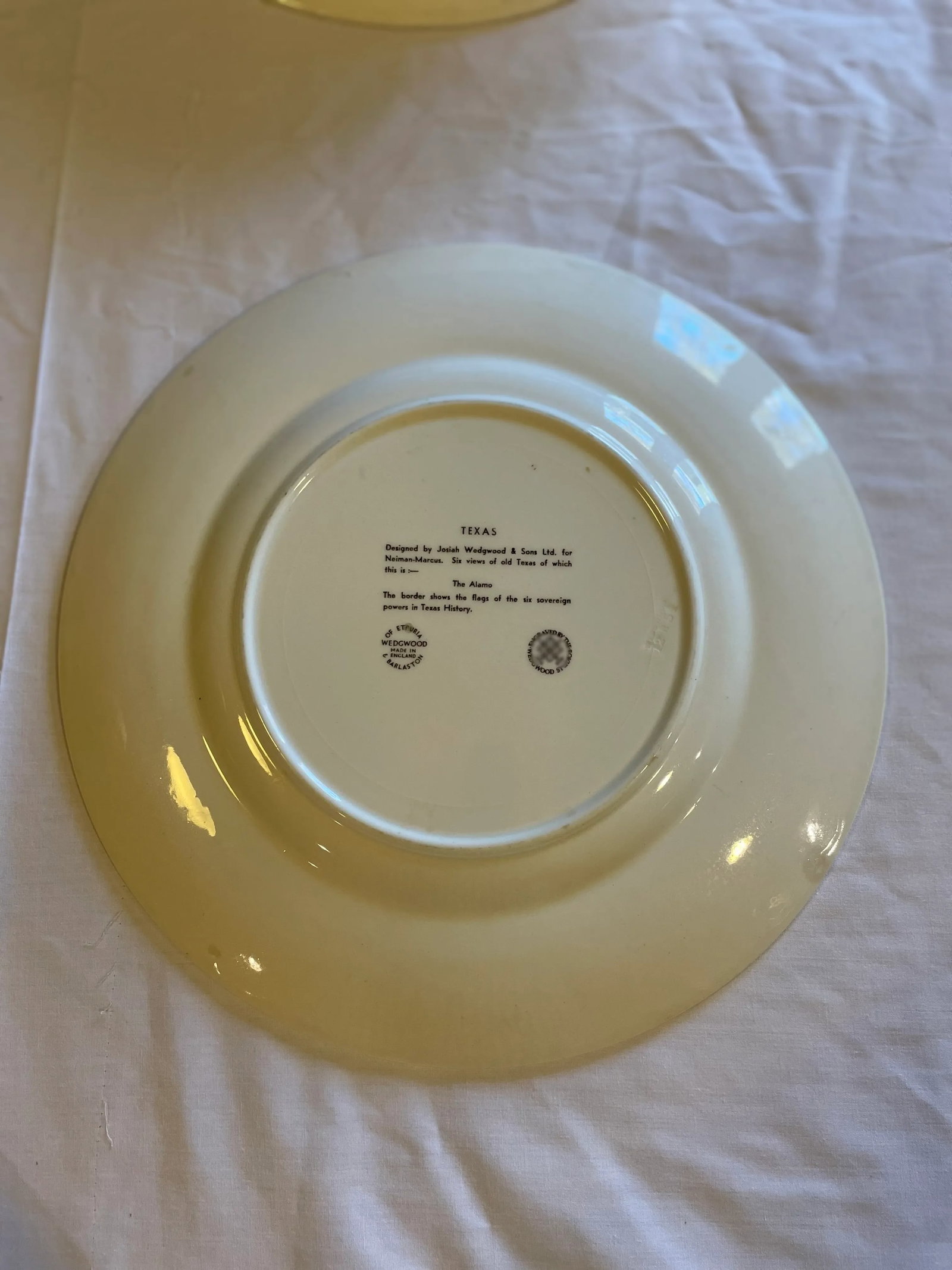 1960s Josiah Wedgewood and Sons for Neiman Marcus Views of Old Texas Salad/Dessert Plates- Set of 5 - 7
