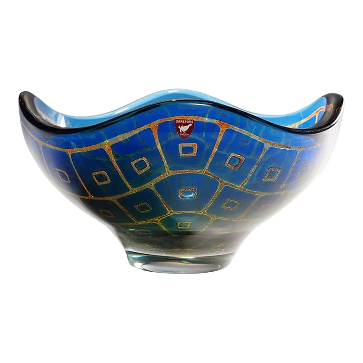 1950s Ravenna Bowl by Sven Palmquist for Orrefors, Sweden: Ravenna Bowl by Sven Palmquist for Orrefors, Sweden 1950s A heavy bowl of the Ravenna series designed by Sven Palmquist for Orrefors Sweden in the 1950s. The squarish bowl has round undulating edges a