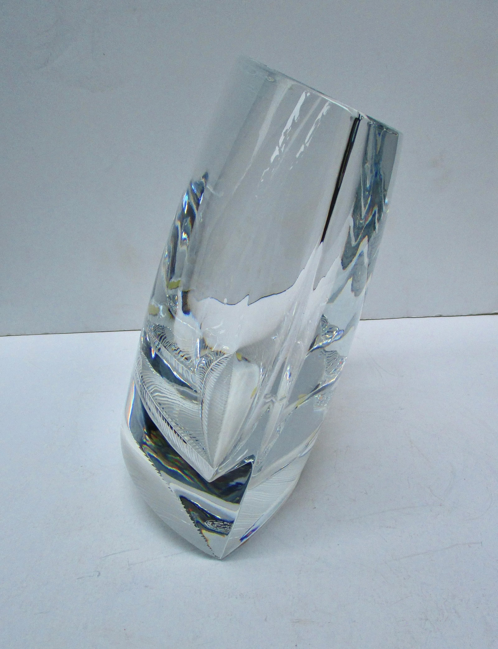 Late 20th Century Baccarat Crystal Leaning Vase - 9