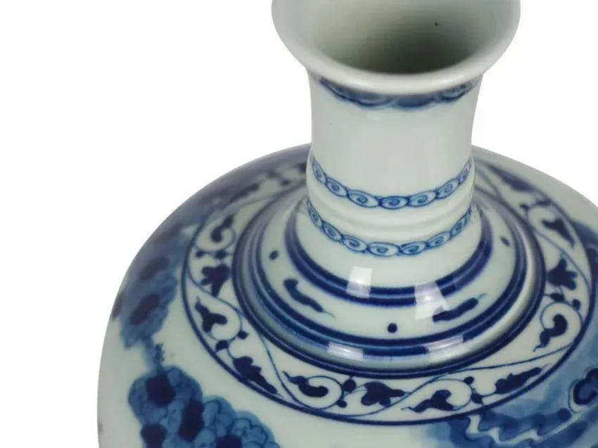 18th Century Chinese Porcelain Vase - 4
