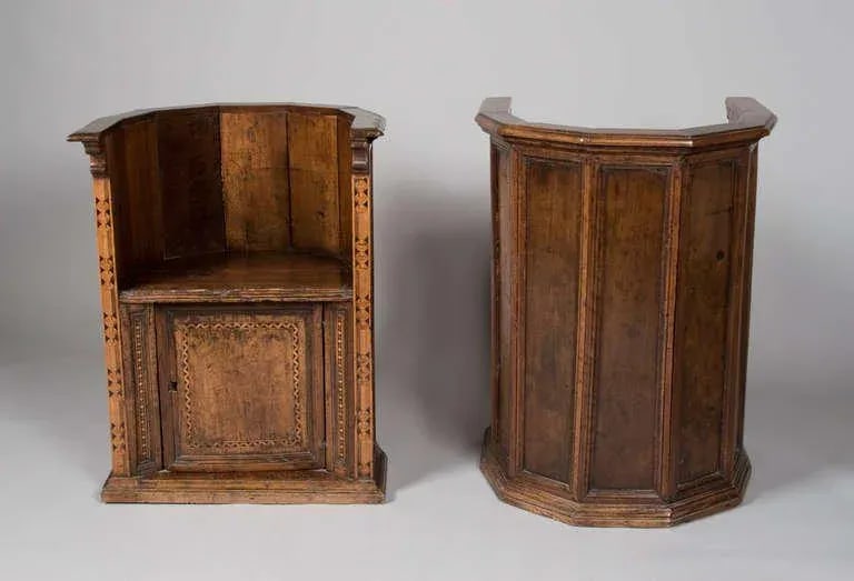 Late 16th to Early 17th Century Italian Renaissance Walnut Chairs - A Pair - 2