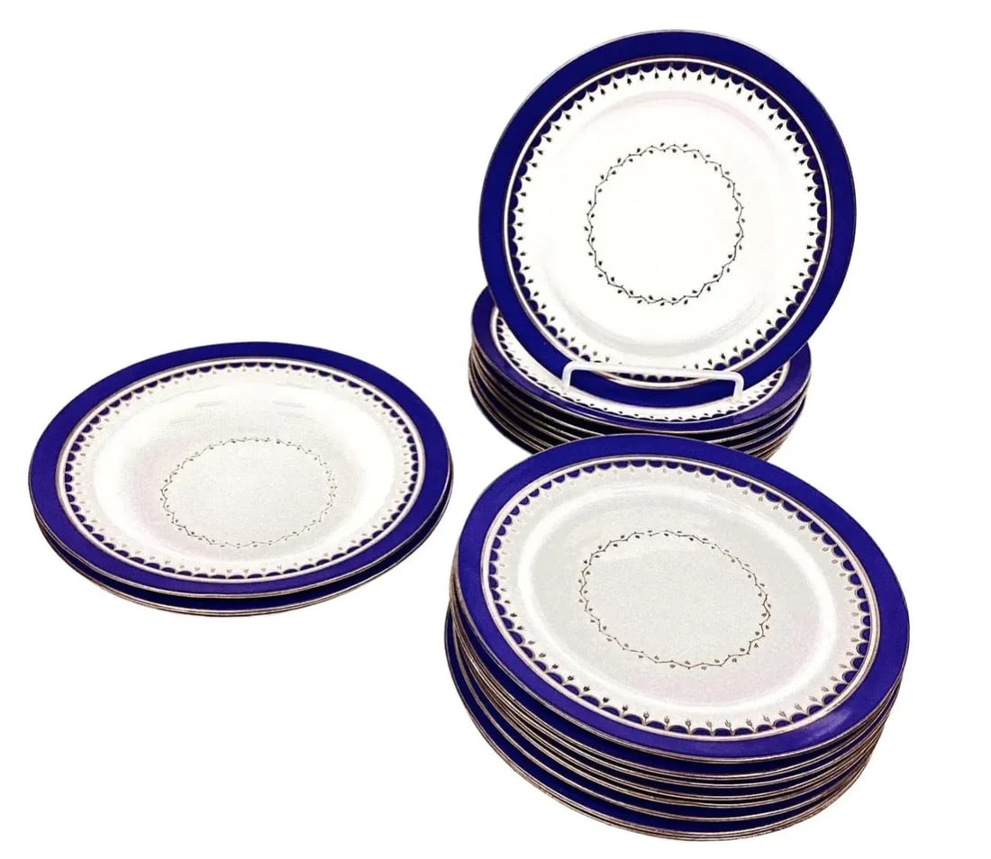 Set of Vintage Porcelain Dinner Plates and Bowls, Early 20th Century - 2