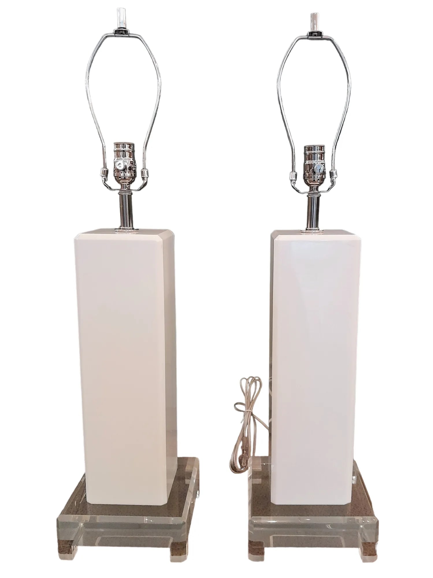 Pair of Mid-Century Italian Lucite Lamps With Linen Shades - 8