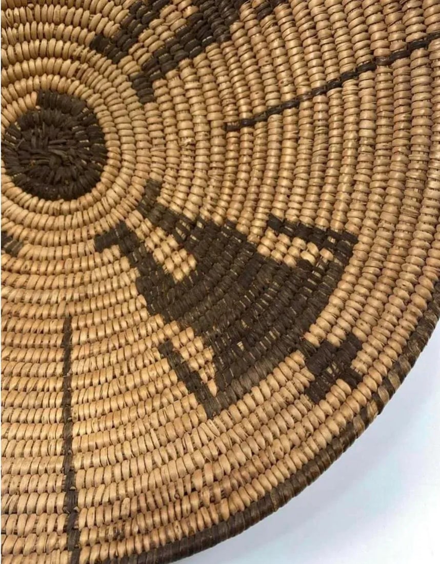 Native American Style Basket With Geometric Figural Motif - 4