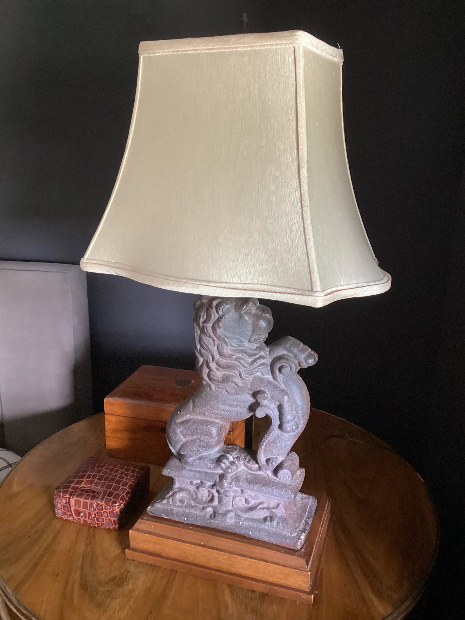 Mid 19th Century Cast Iron Lion Doorstop Conversion to a Lamp - 7