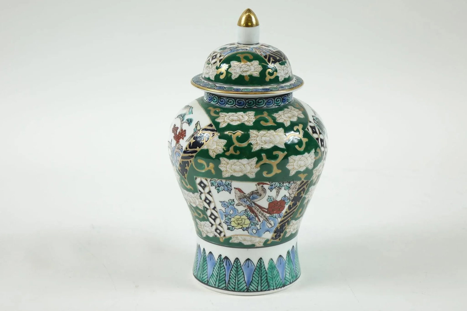1960s Gold Imari Hand Painted Porcelain from Japan - 2