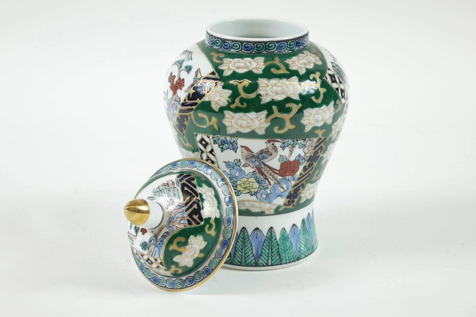 1960s Gold Imari Hand Painted Porcelain from Japan - 7