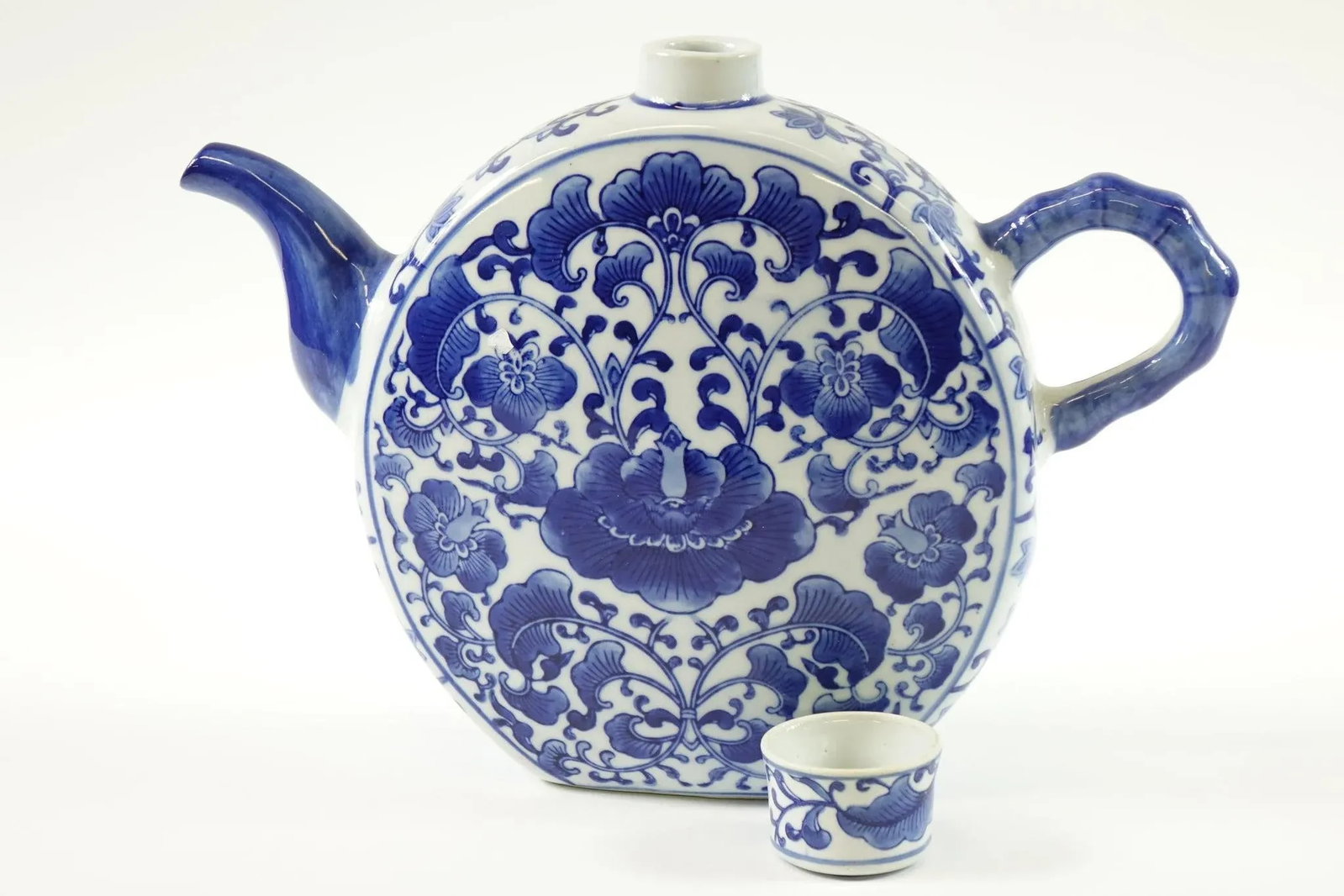 Vintage Blue and White Chinese Porcelain Teapot - 2