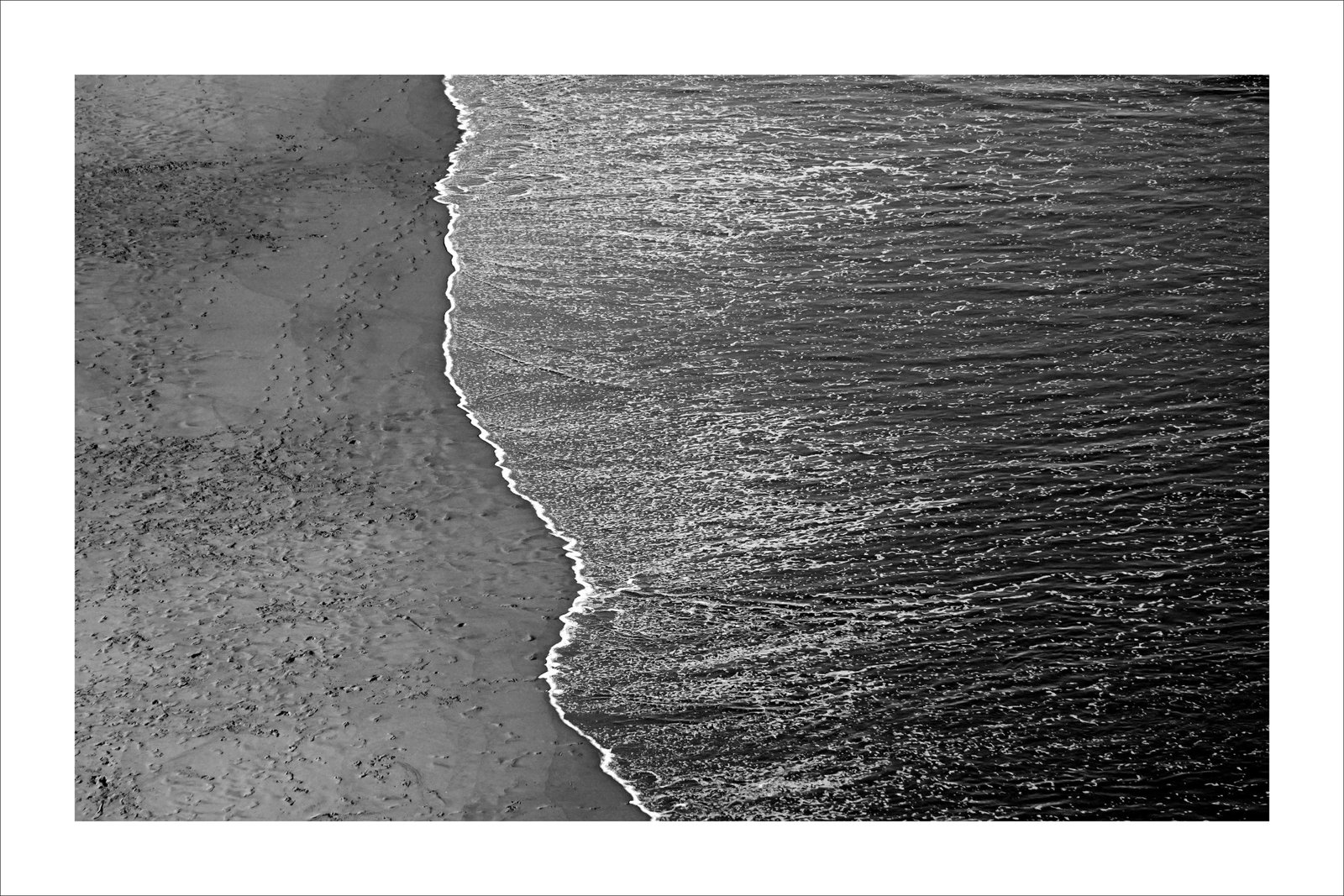2021 "Calm Costa Rica Shore" Contemporary Minimalist Black and White Seascape Print - 9
