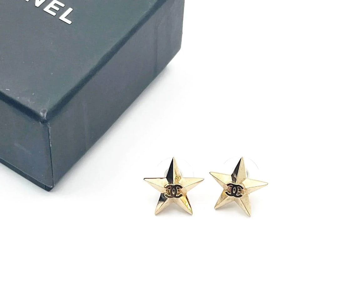 Chanel Gold CC Star Piercing Earrings - 2 Pieces - 2
