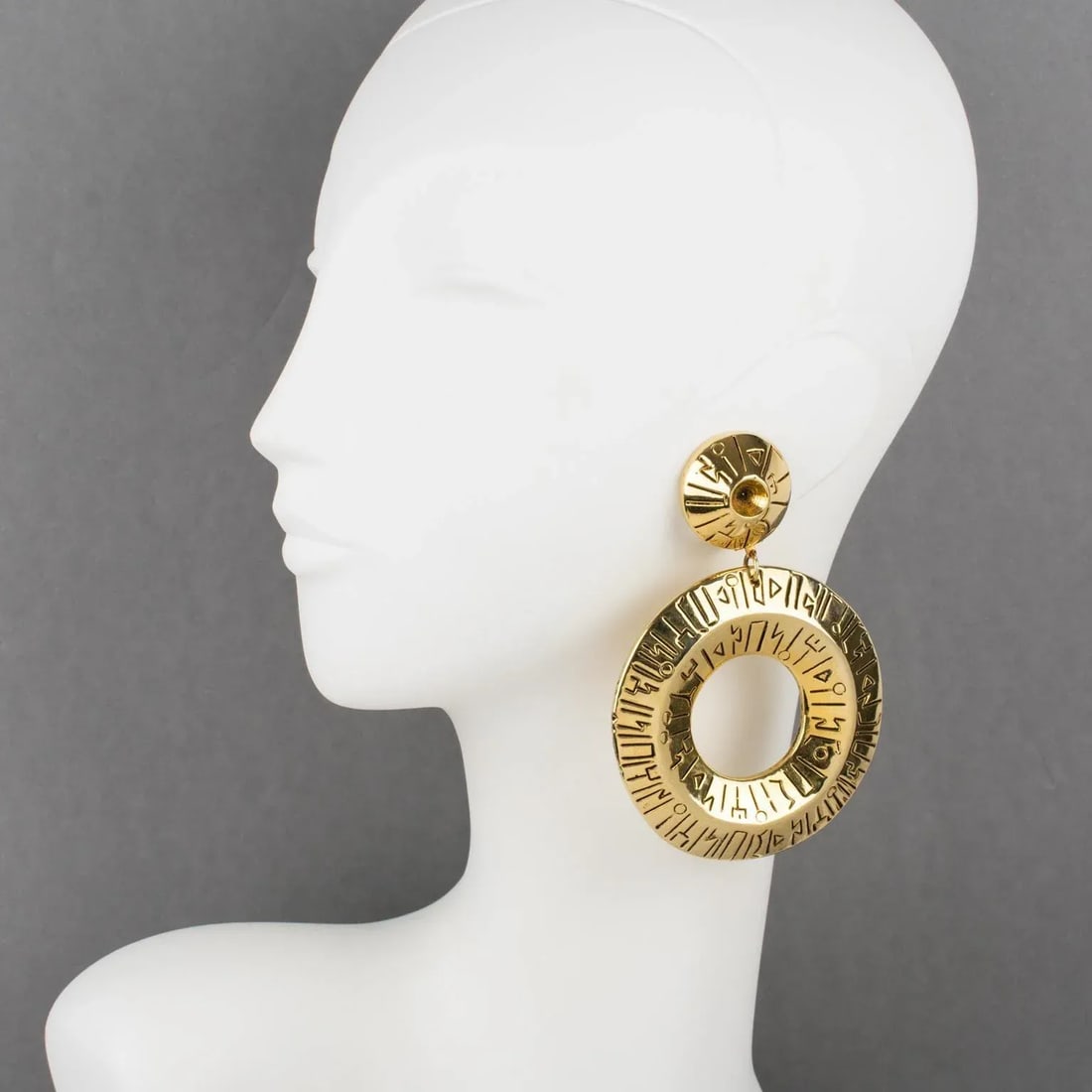 Francoise Montague Paris Oversized Gilded Resin Donut Dangle Pair of Clip Earrings - 2