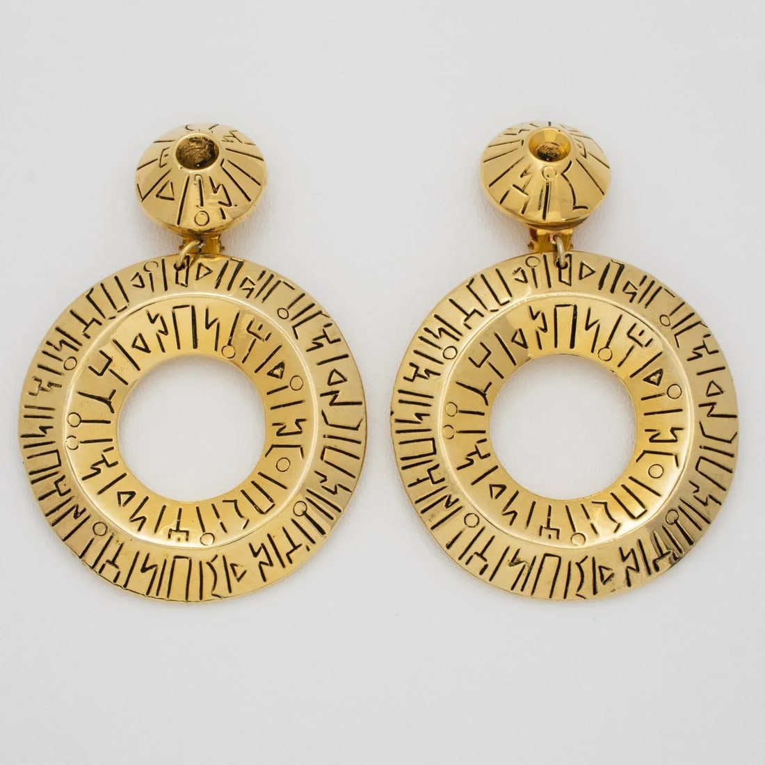 Francoise Montague Paris Oversized Gilded Resin Donut Dangle Pair of Clip Earrings - 3