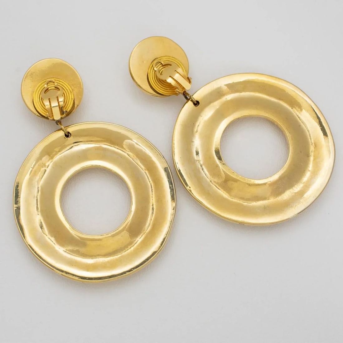 Francoise Montague Paris Oversized Gilded Resin Donut Dangle Pair of Clip Earrings - 4