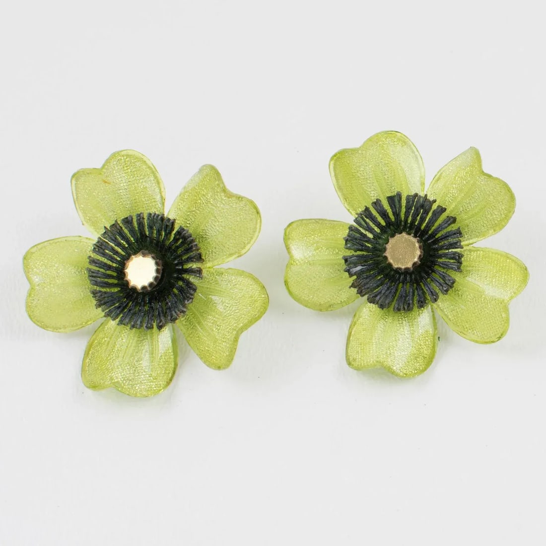 Monique Vedie, Line Vautrin Student Resin Pair of Clip Earrings Pistachio Flower - 3