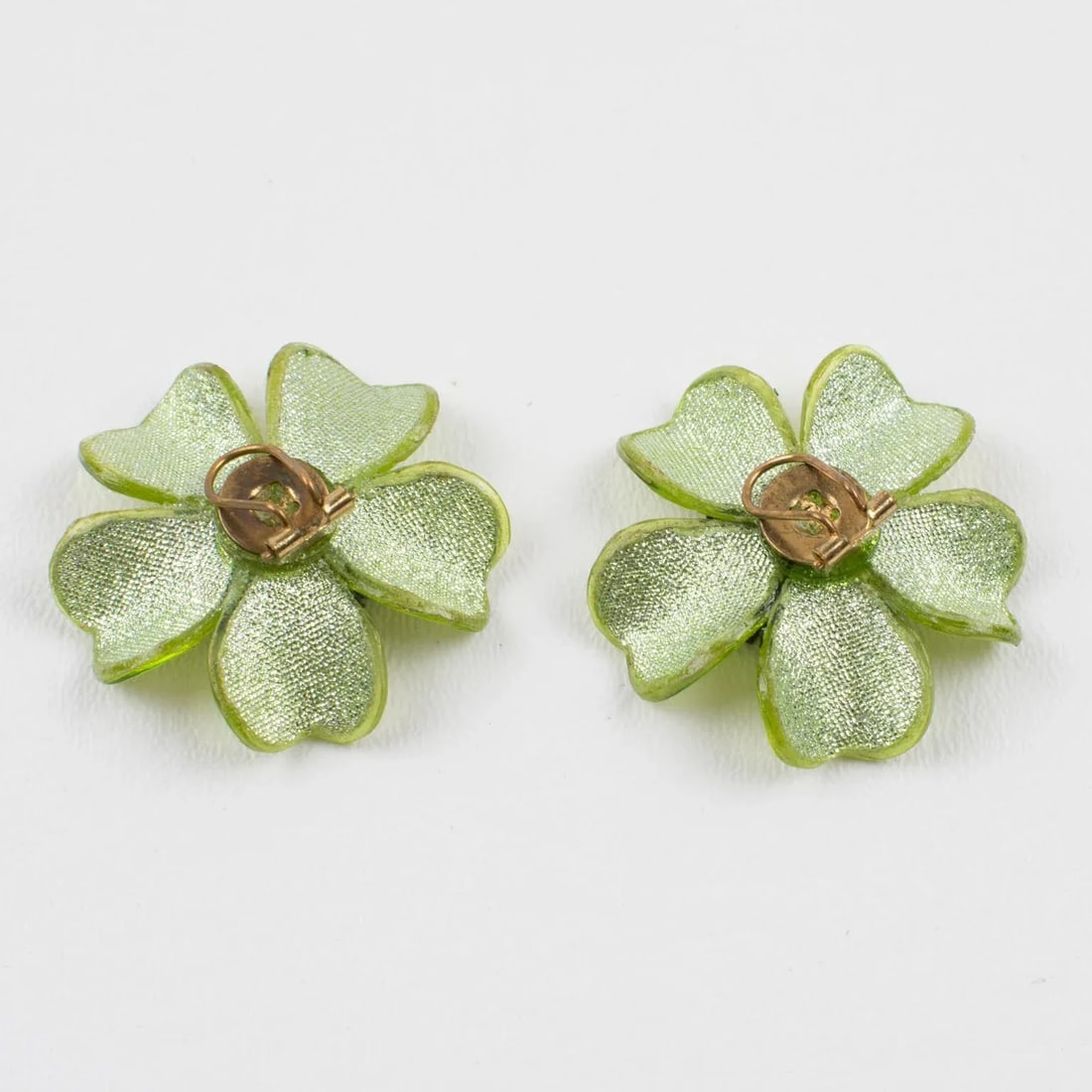 Monique Vedie, Line Vautrin Student Resin Pair of Clip Earrings Pistachio Flower - 4