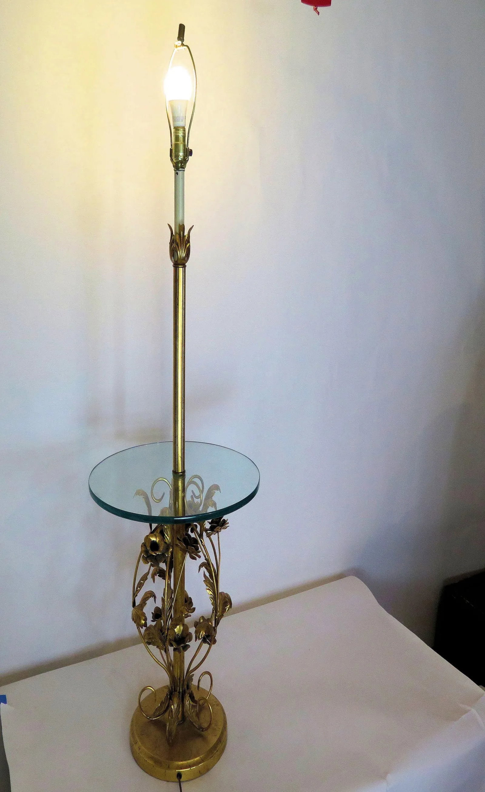 1970s Hollywood Regency Italian Tole Gold Leaf Floor Lamp - 6