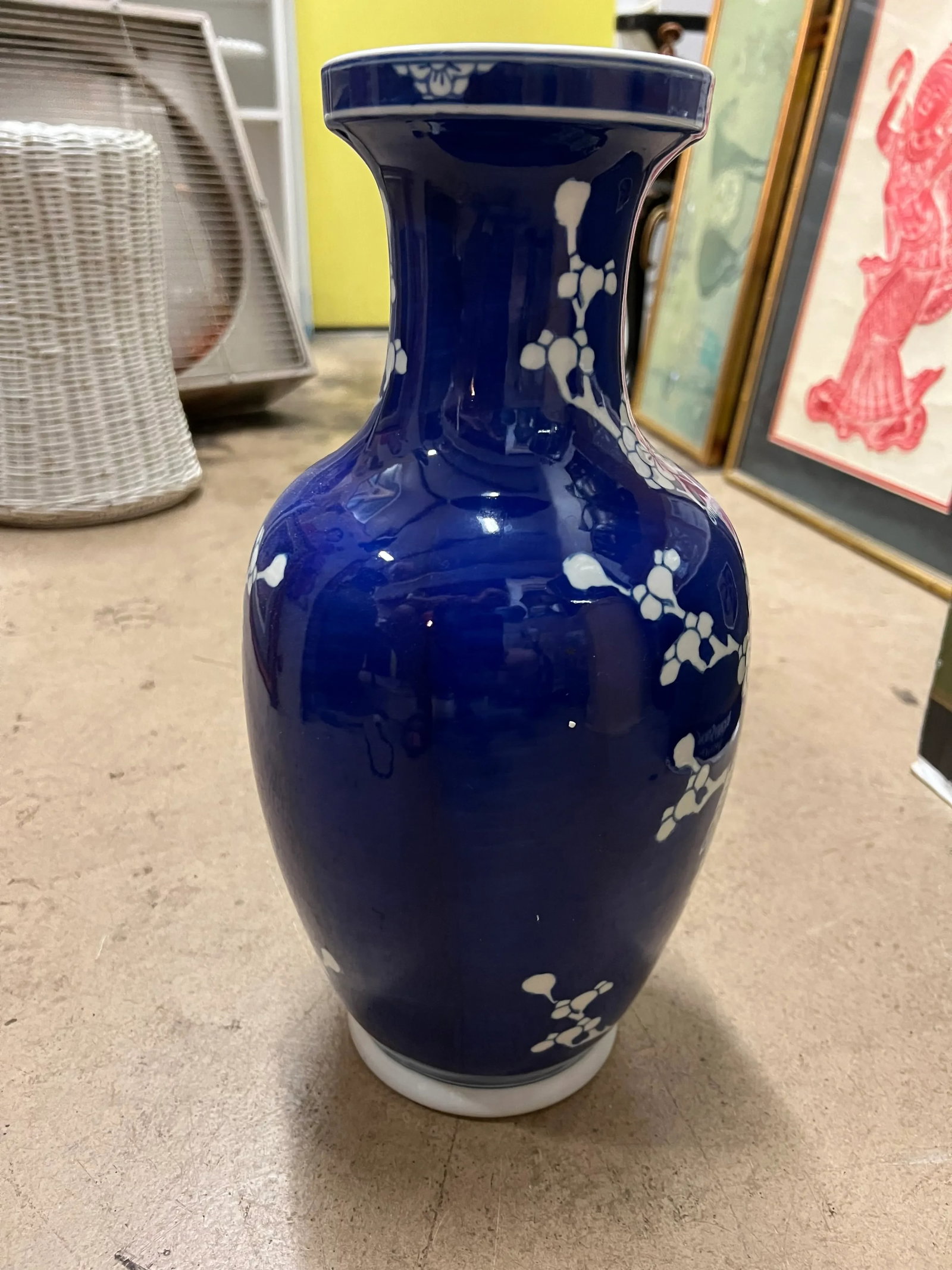 20th Century Blue & White Cherry Blossom Vase - 3