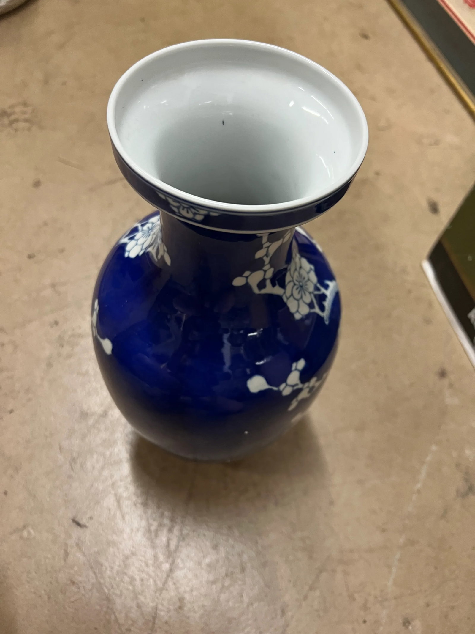 20th Century Blue & White Cherry Blossom Vase - 6