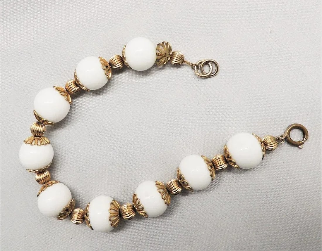 Vintage 1950s Signed Napier Goldtone White Resin Bead Bracelet - 2