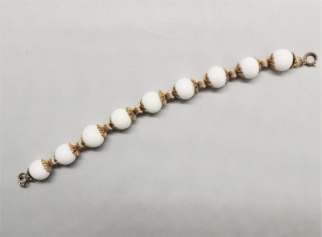 Vintage 1950s Signed Napier Goldtone White Resin Bead Bracelet - 8