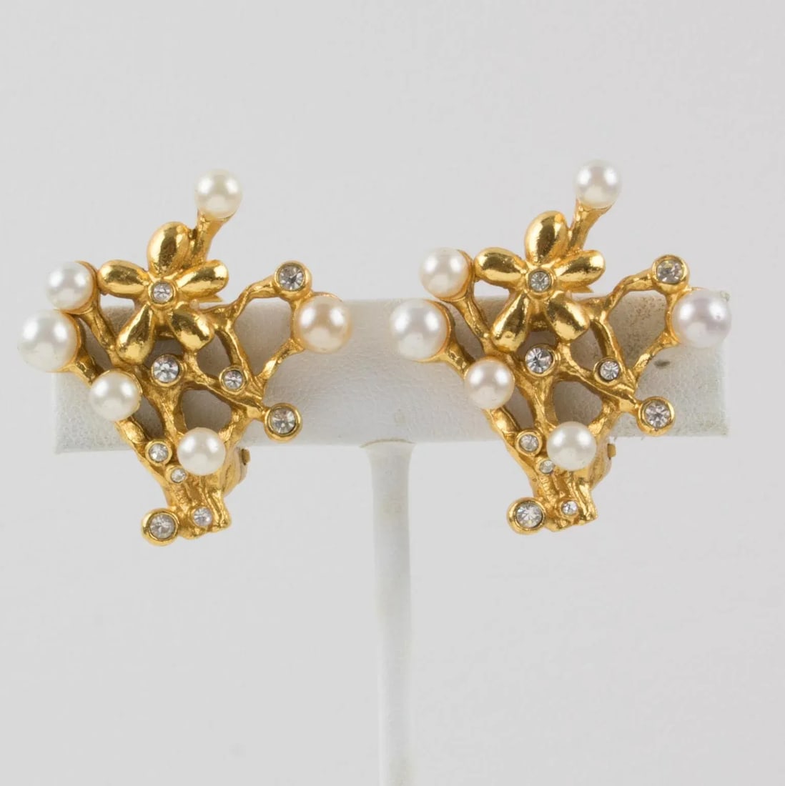 Kenzo Jeweled Pair of Clip Earrings With Floral Pearls - 3