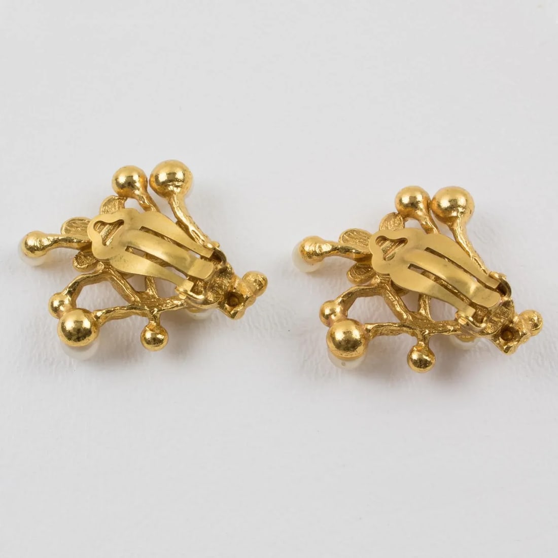 Kenzo Jeweled Pair of Clip Earrings With Floral Pearls - 4