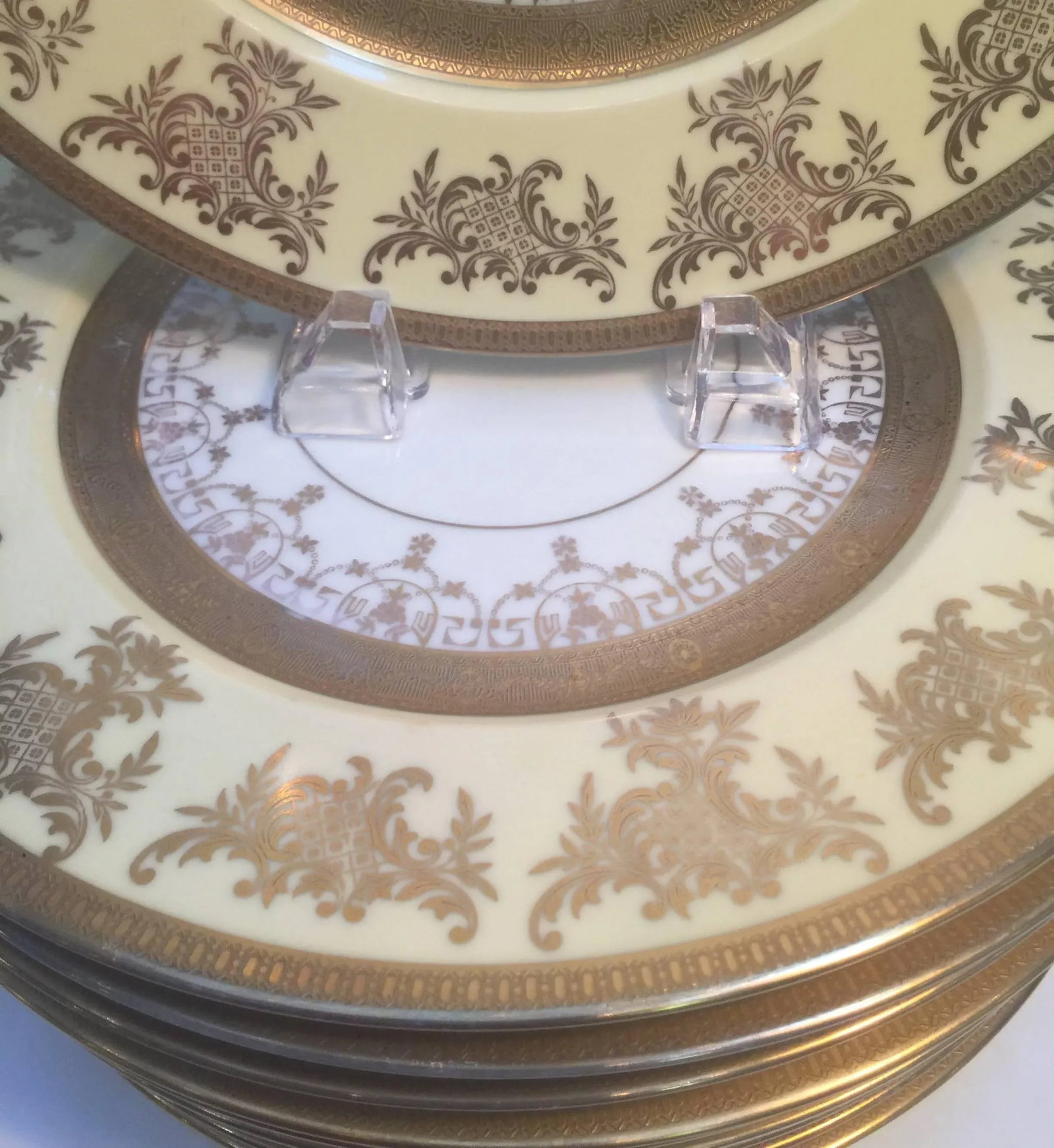 Set of 12 Service Dinner Plates with Vanilla and Gilt Borders - 3