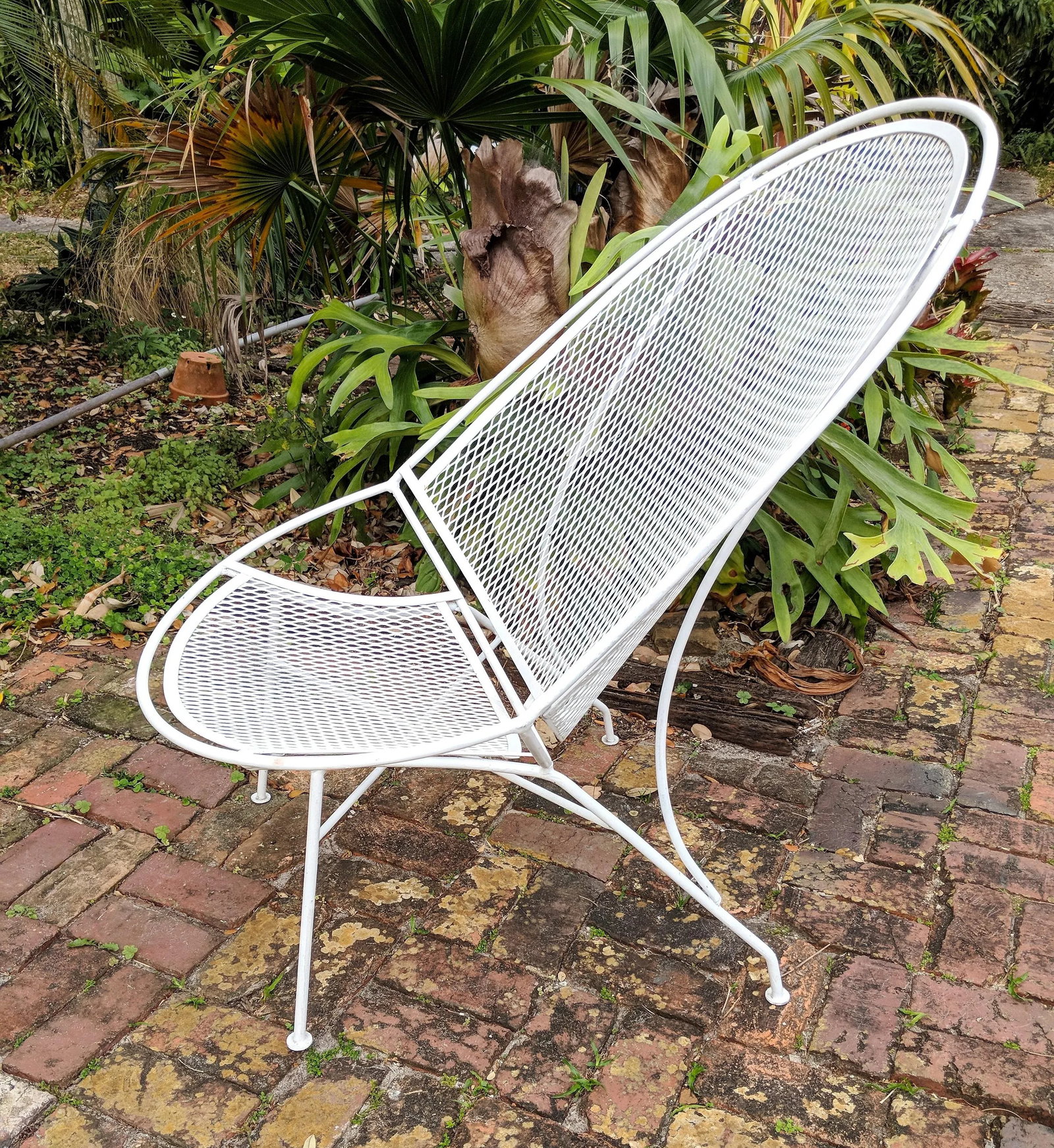 Vintage Salterini Mid-Century Modern "Radar" White Metal Patio Chair, Attributed - 3