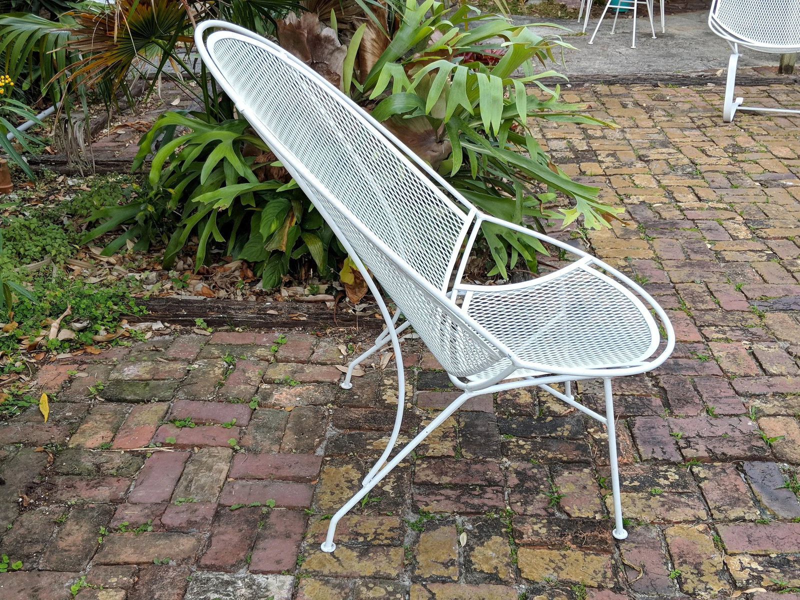 Vintage Salterini Mid-Century Modern "Radar" White Metal Patio Chair, Attributed - 4