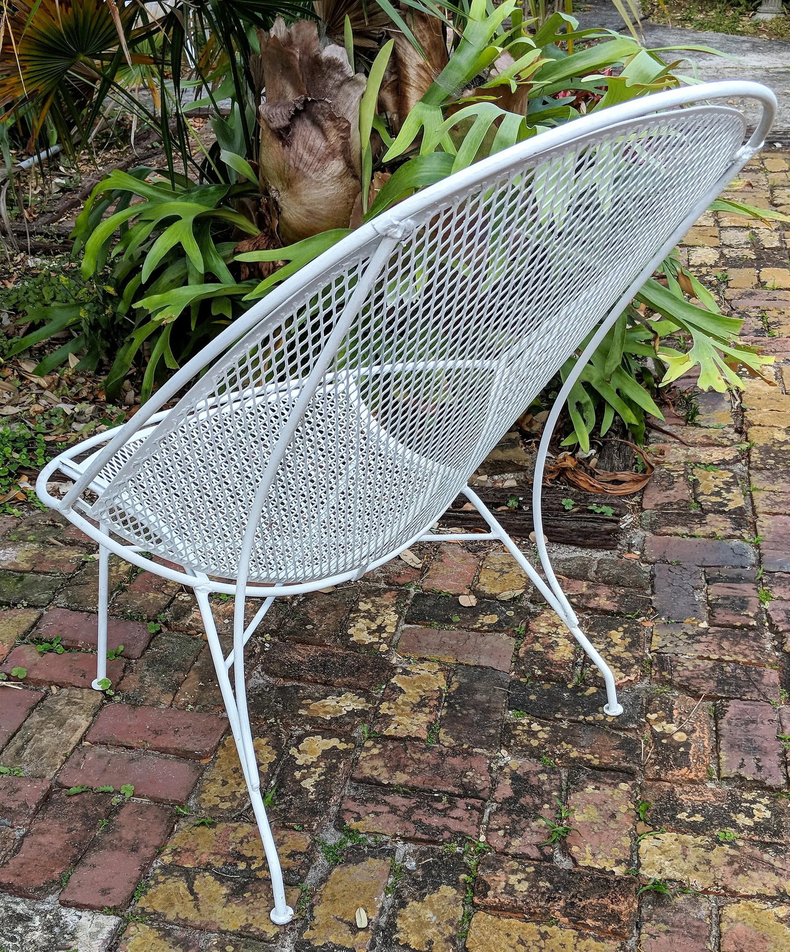 Vintage Salterini Mid-Century Modern "Radar" White Metal Patio Chair, Attributed - 7