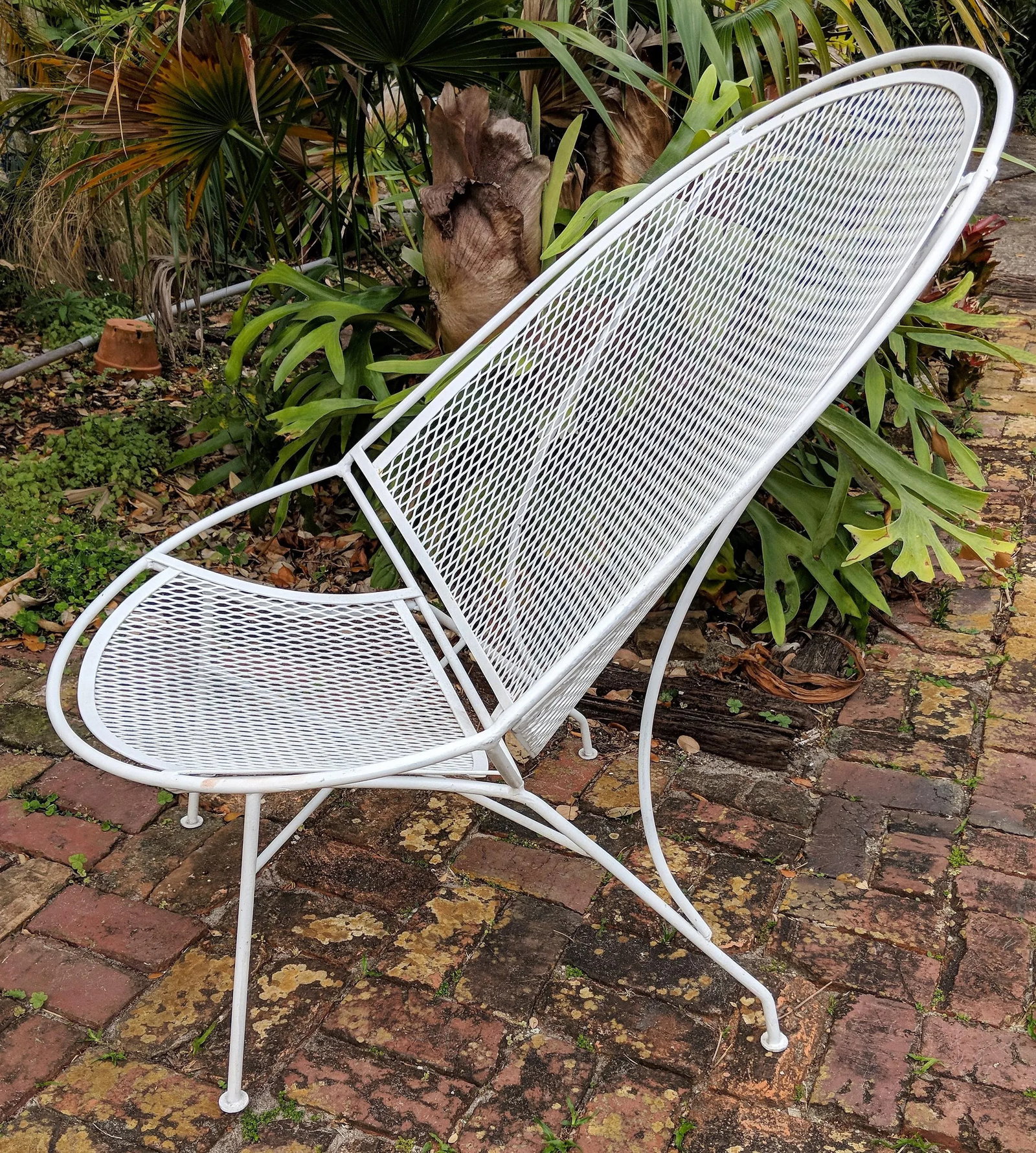 Vintage Salterini Mid-Century Modern "Radar" White Metal Patio Chair, Attributed - 8