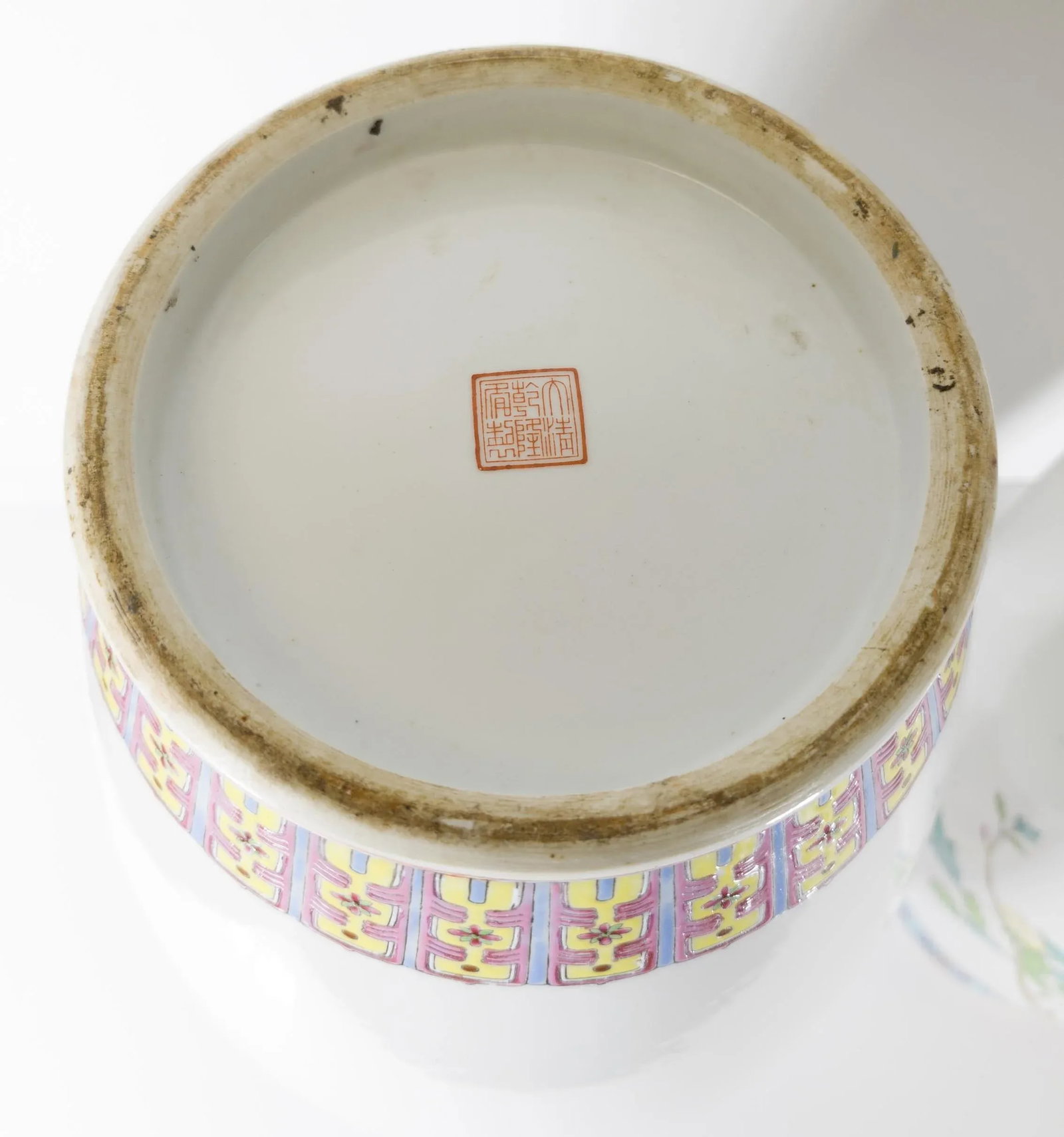 20th Century Pair of Chinese Famille Rose Decorative Chinoiserie Vases - 11