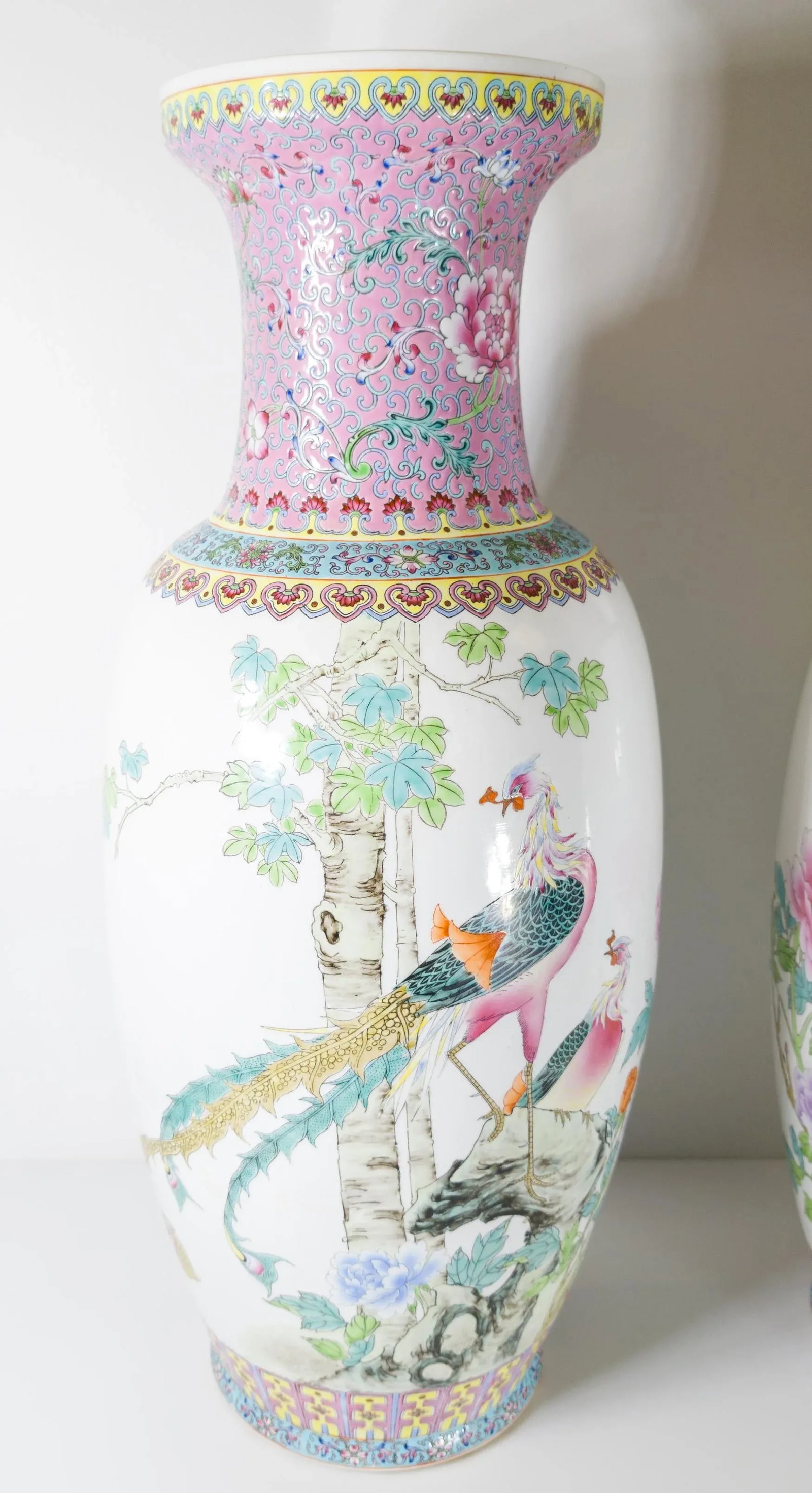 20th Century Pair of Chinese Famille Rose Decorative Chinoiserie Vases - 4