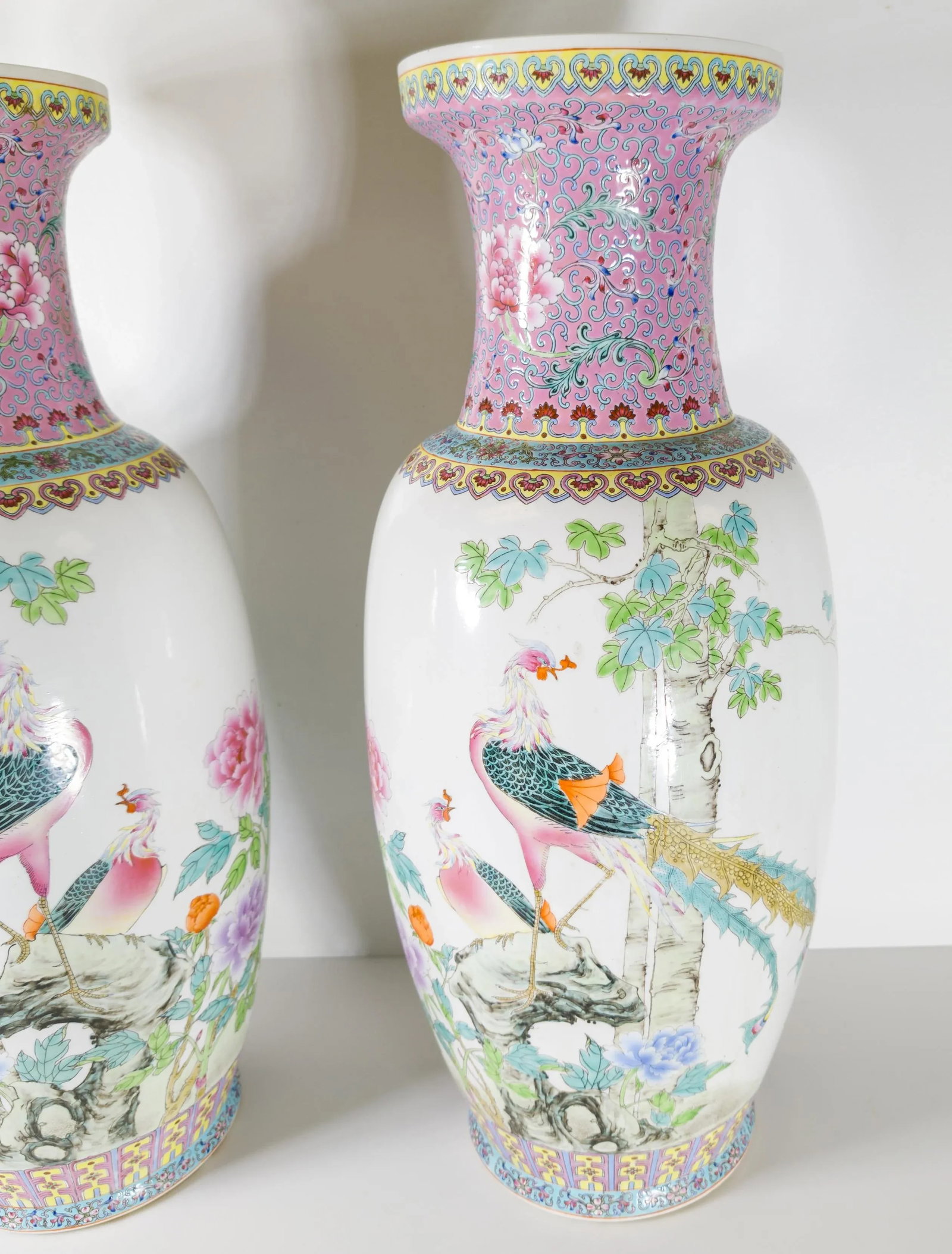 20th Century Pair of Chinese Famille Rose Decorative Chinoiserie Vases - 5