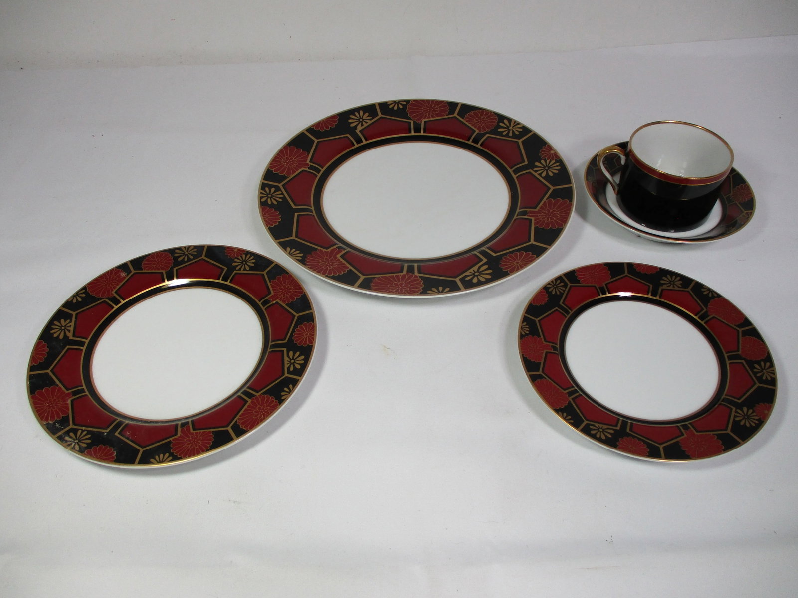 1970s Fitz and Floyd Kuruma Pattern Porcelain Dinnerware Service for Six- 30 Pieces - 3