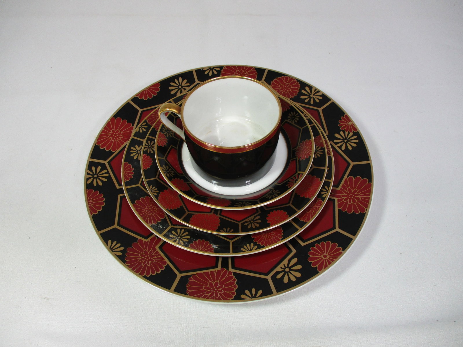 1970s Fitz and Floyd Kuruma Pattern Porcelain Dinnerware Service for Six- 30 Pieces - 4