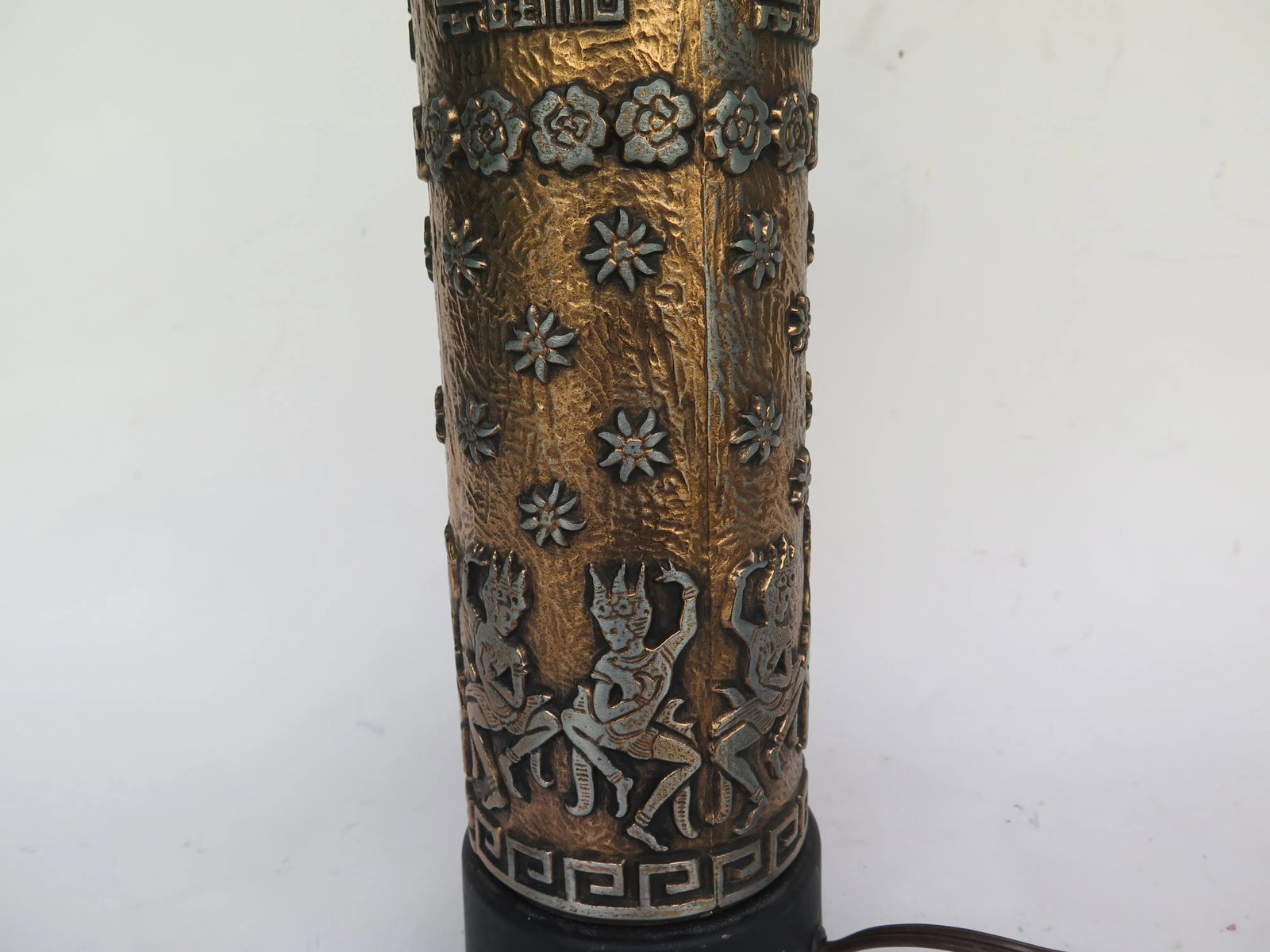 1960's Asian Motif Gold and Silver Table Lamp - 3