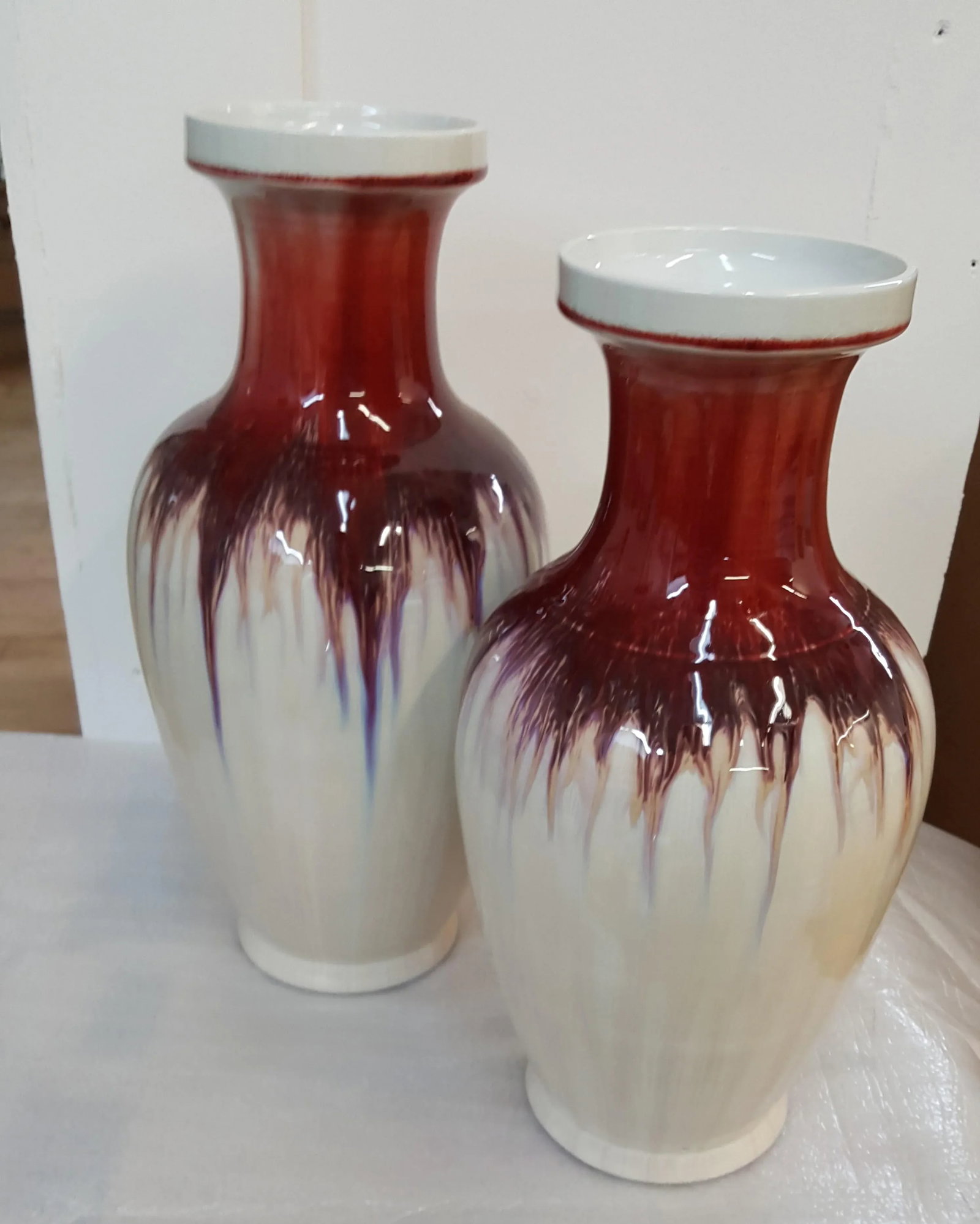 Maitland Smith Hand Painted Ivory and Red Color Vase - 3
