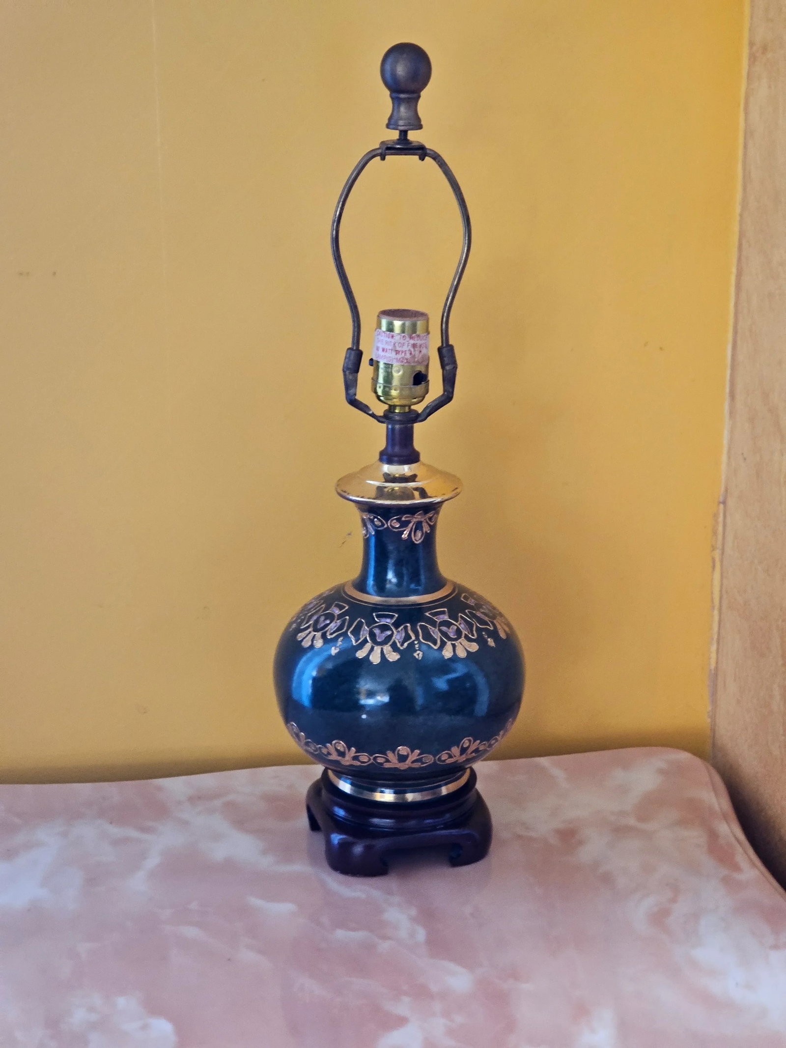 1990s Small Dark Green Porcelain Table Lamp Accented With Gold and Lilac Purple - 11