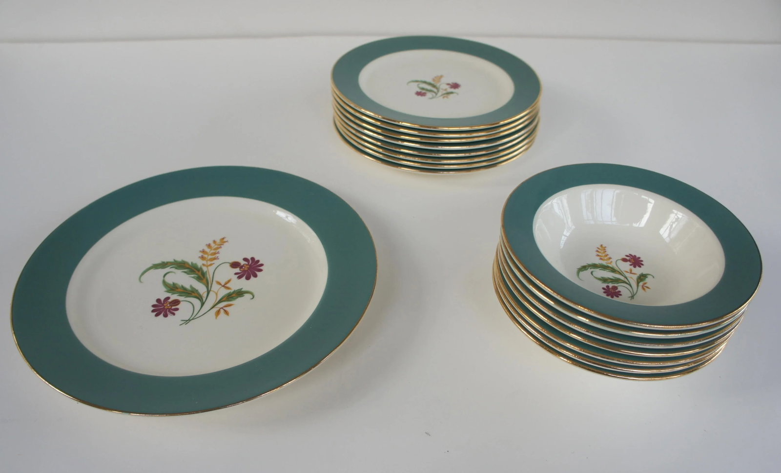 Homer Laughlin Cavalier Eggshell Berkshire Pattern, Gold Rim, Teal Band, Flower Center China - Set o - 10