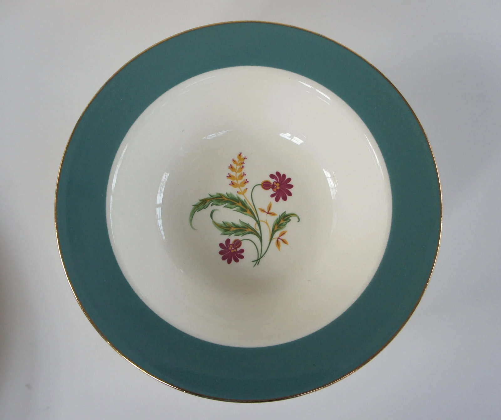 Homer Laughlin Cavalier Eggshell Berkshire Pattern, Gold Rim, Teal Band, Flower Center China - Set o - 5