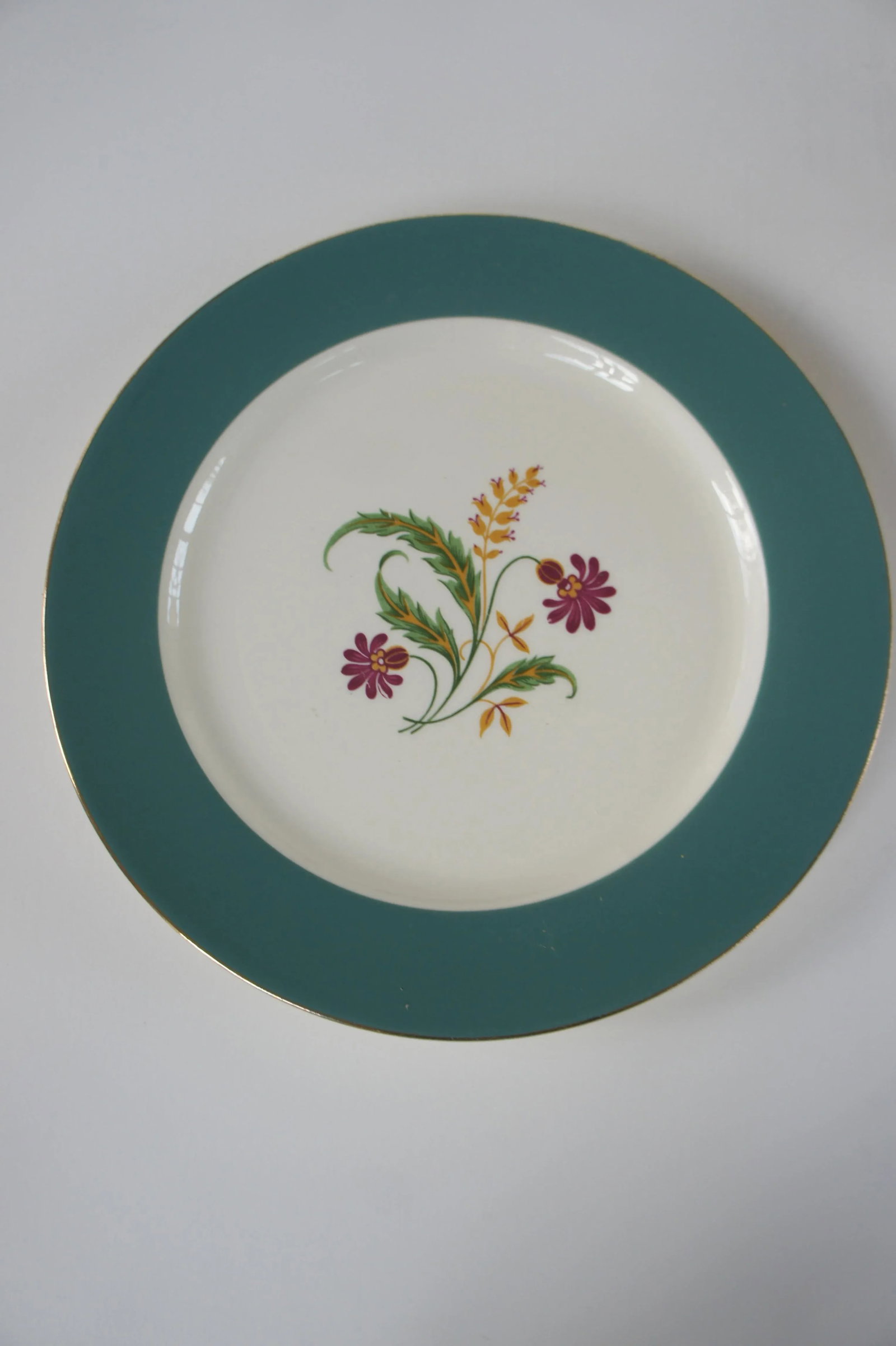 Homer Laughlin Cavalier Eggshell Berkshire Pattern, Gold Rim, Teal Band, Flower Center China - Set o - 6