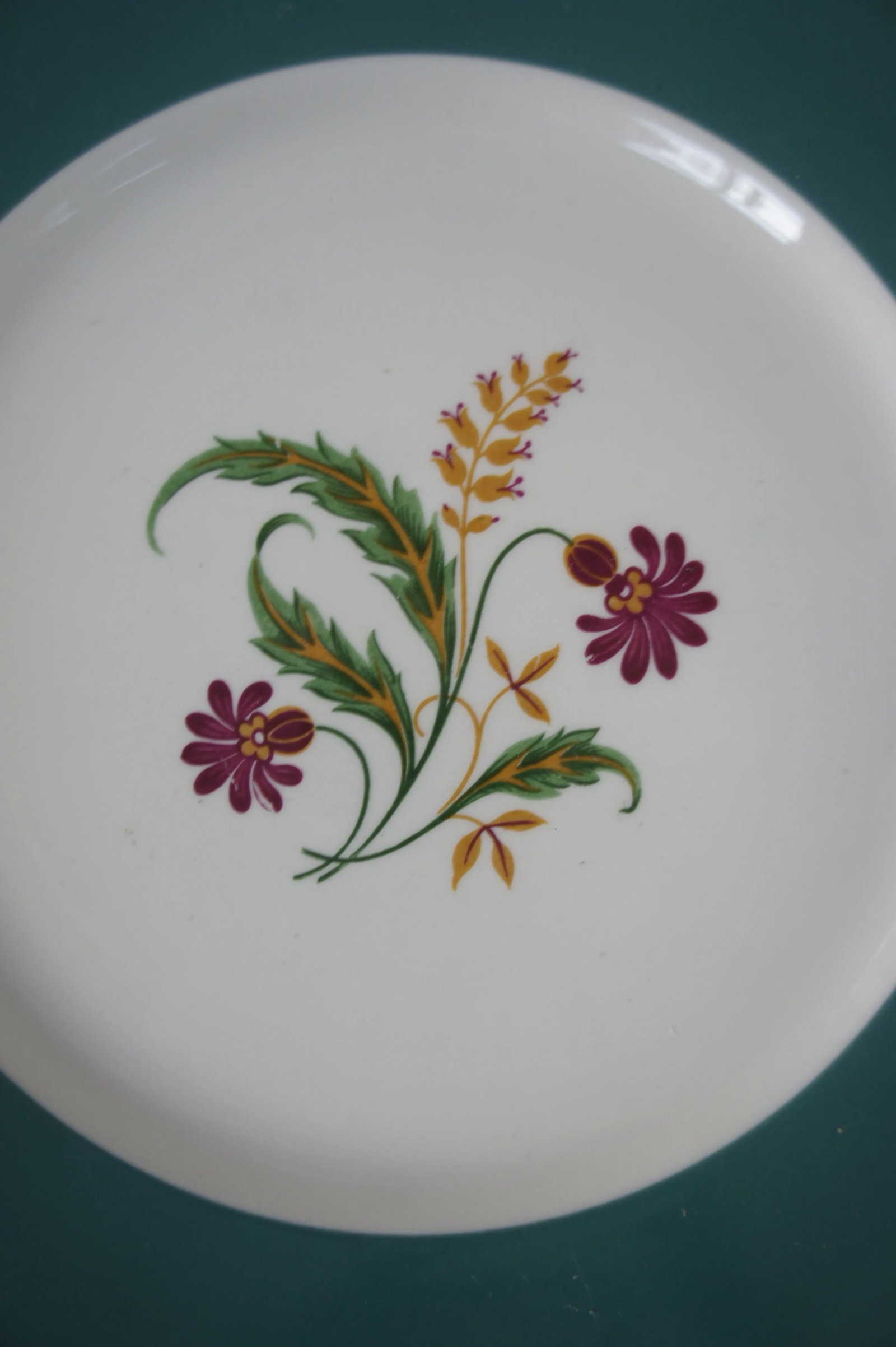 Homer Laughlin Cavalier Eggshell Berkshire Pattern, Gold Rim, Teal Band, Flower Center China - Set o - 7