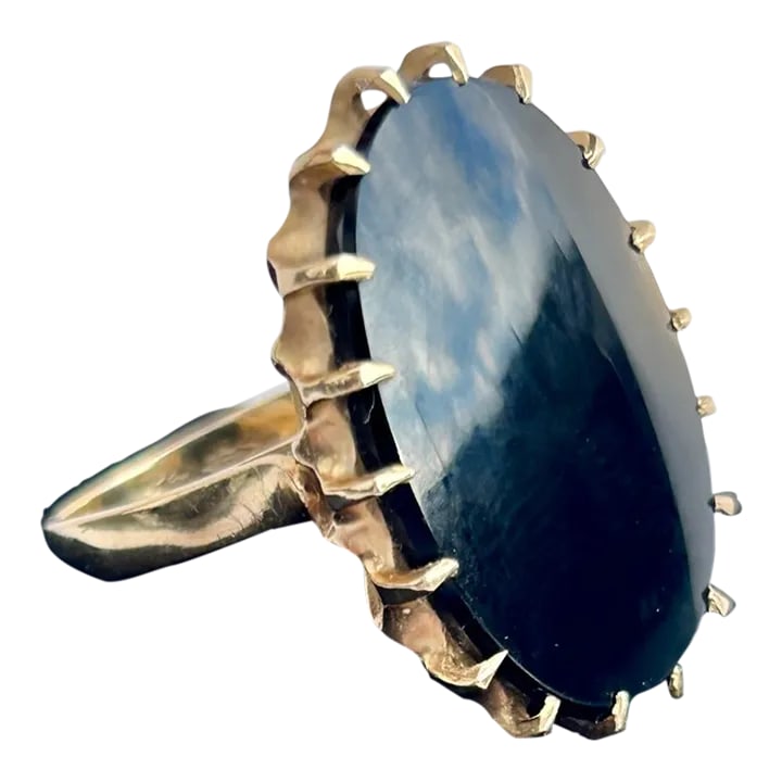 Oval Black Onyx Slab 14k Yellow Gold Ring Size 6.75: This is part of Chairish's Fine Jewelry assortment. Polished Oval Black Onyx Slab 14k Yellow Gold Ring. Ring Size: 6.75 in. Onyx Slab: 24.99 mm x 17.8 mm x 5.10 mm Weight of Ring: 7.1 grams If you