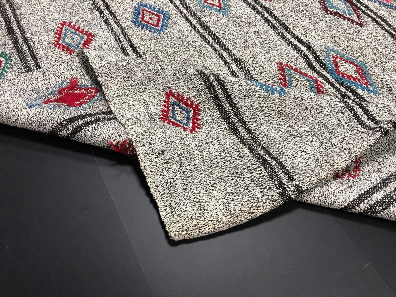 1960s Vintage Turkish Nomadic Embroidered Wool Kilim Rug - 5'8'' * 7'8'' - 4