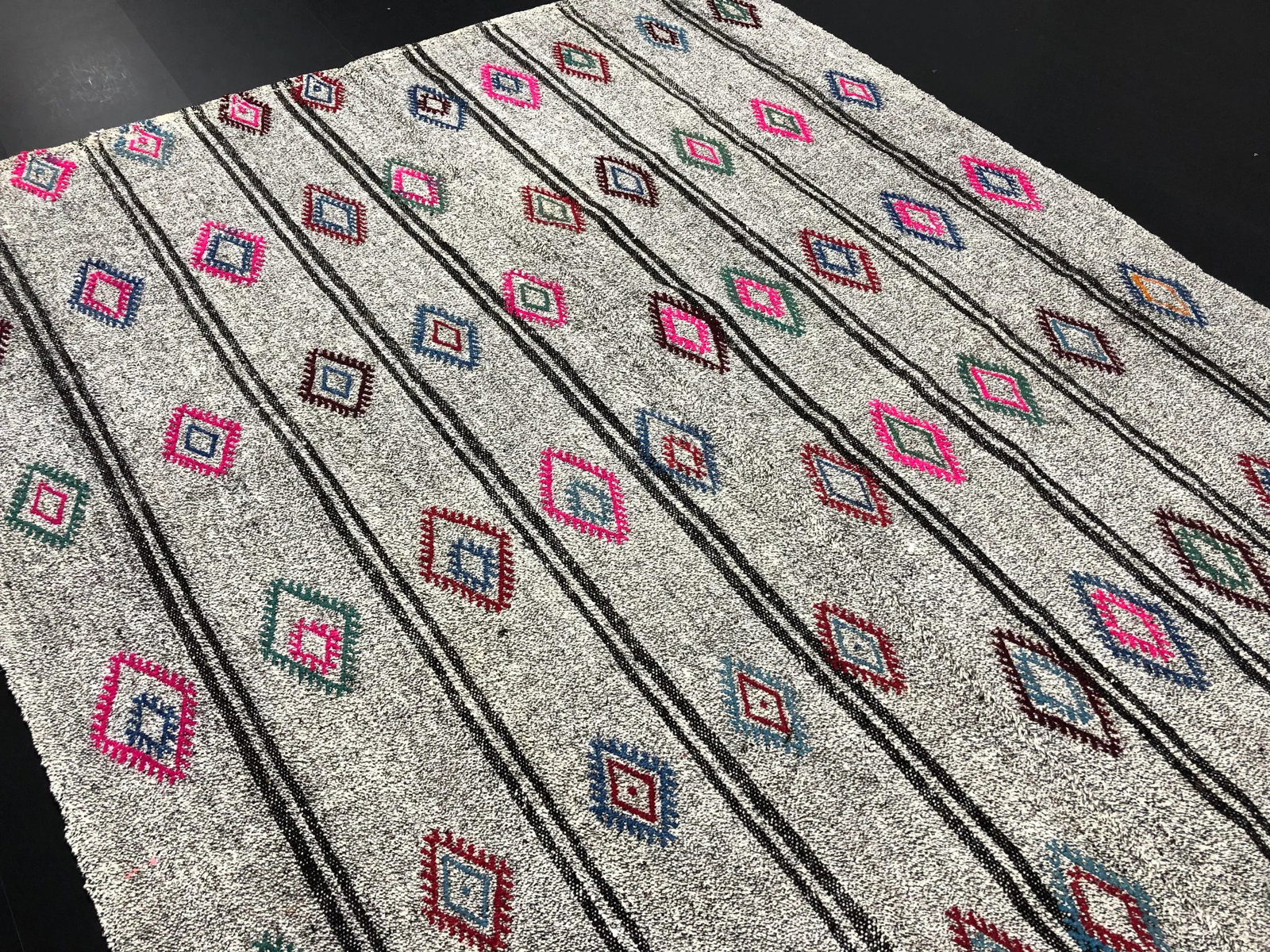 1960s Vintage Turkish Nomadic Embroidered Wool Kilim Rug - 5'8'' * 7'8'' - 7