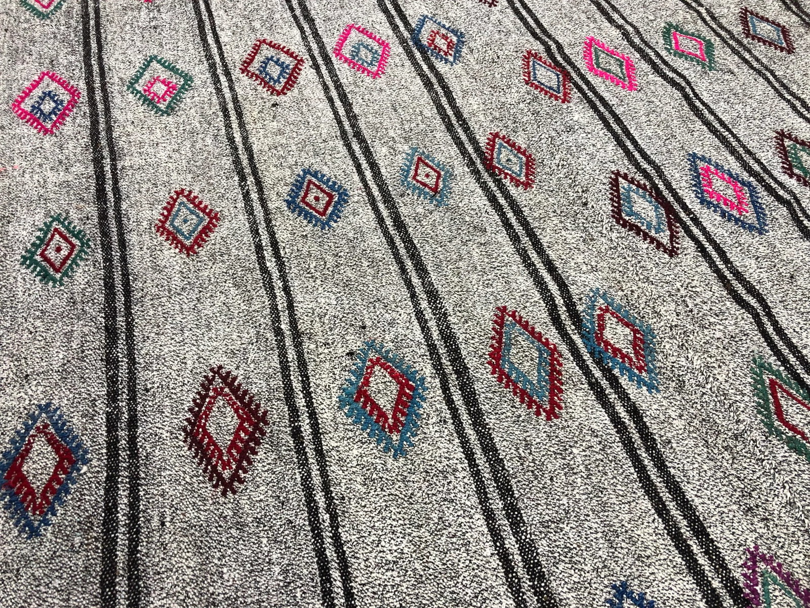 1960s Vintage Turkish Nomadic Embroidered Wool Kilim Rug - 5'8'' * 7'8'' - 9