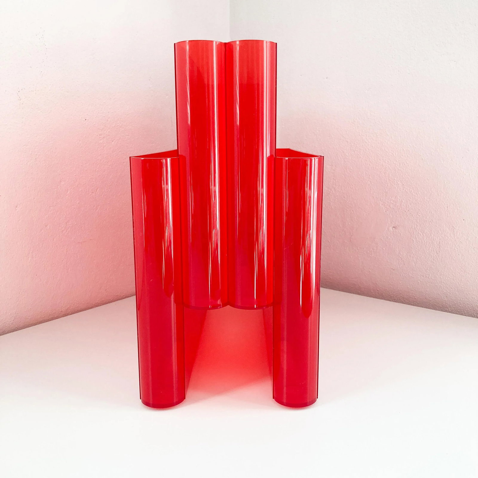 Giotto Stoppino for Kartell Translucent Red Magazine Holder, 1972 Italian Plastic Magazine Rack - 4