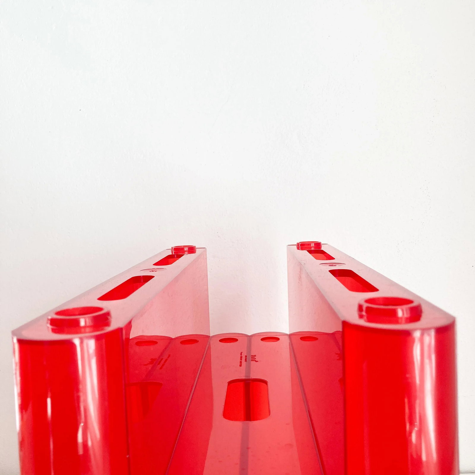 Giotto Stoppino for Kartell Translucent Red Magazine Holder, 1972 Italian Plastic Magazine Rack - 8