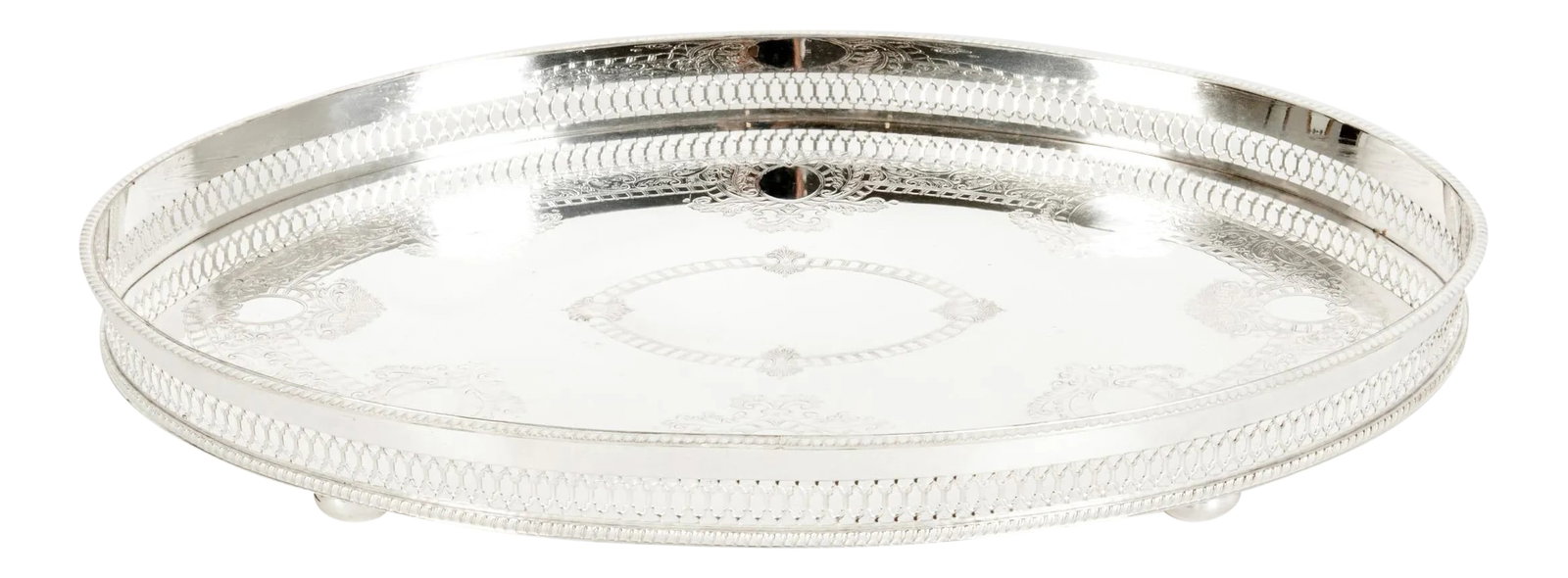 English Sheffield Silver Plated Oval Barware / Tableware Tray: English Sheffield silver plated oval shape barware / tableware serving footed gallery tray. The tray is in great condition. Minor wear consistent with age / use. Maker's mark undersigned. The footed t